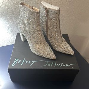 Betsy Johnson Rhinestoned Boots! NWT Sz 7.5